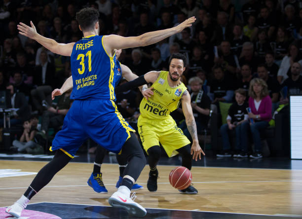 裁判判给了 裁判判给了